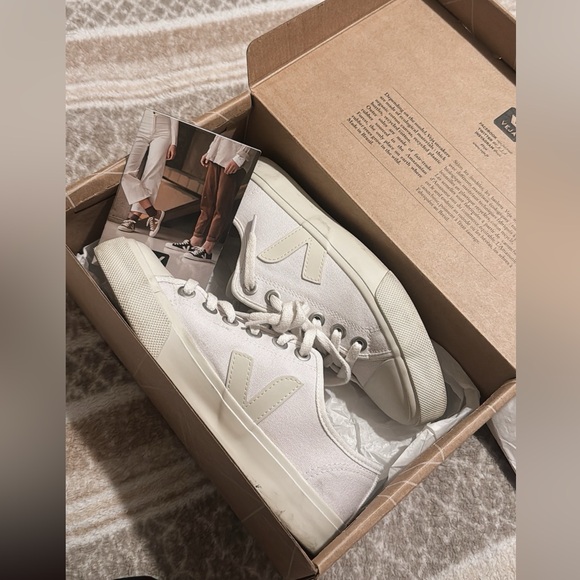 Veja Women's Cream Canvas Sneakers - Picture 1 of 3
